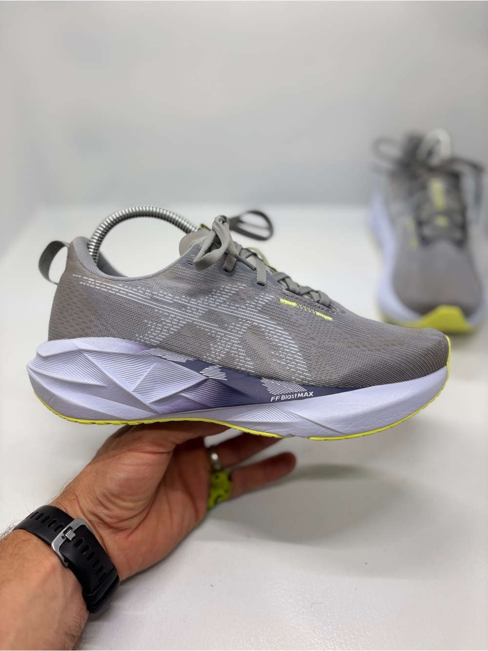 ASICS Novablast 5 Women’s Size 8 Grey Lime Green Running Shoes - Picture 6 of 14